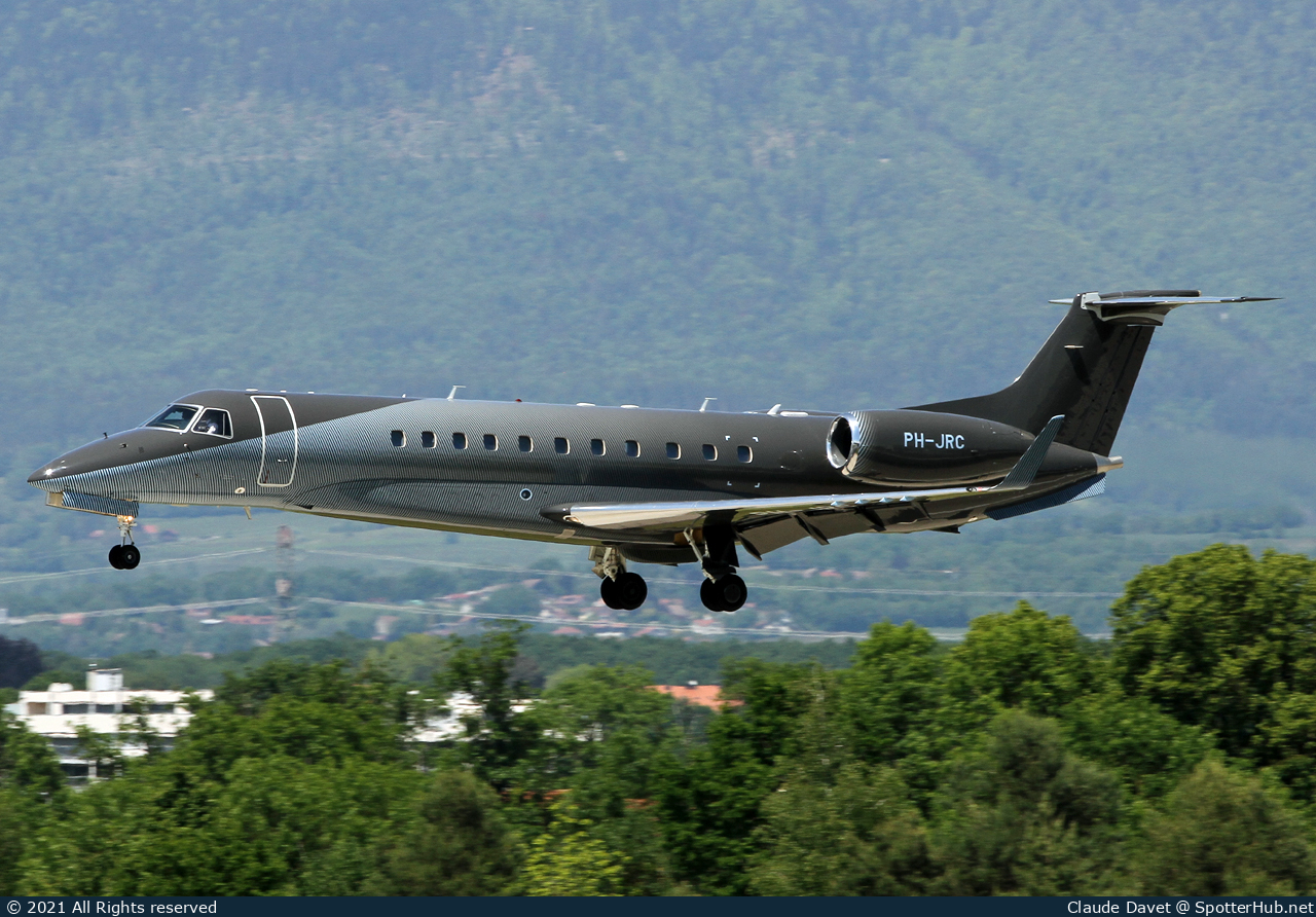 Photo of PH-JRC - Embraer Legacy 600 operated by JetNetherlands