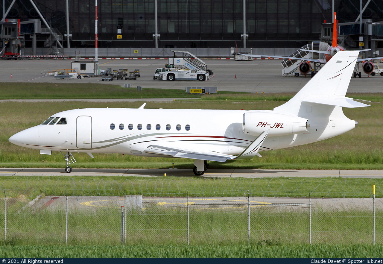 Photo of PH-JWL - Dassault Falcon 2000LX operated by Cartier