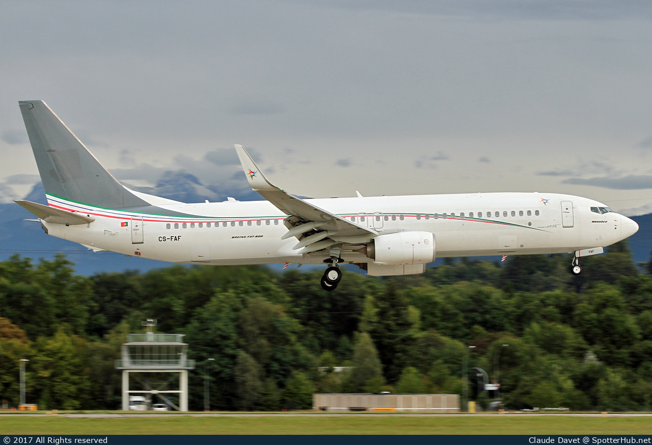 Photo of CS-FAF - Boeing 737-8FB operated by Ceiba Intercontinental (opb White Airways)