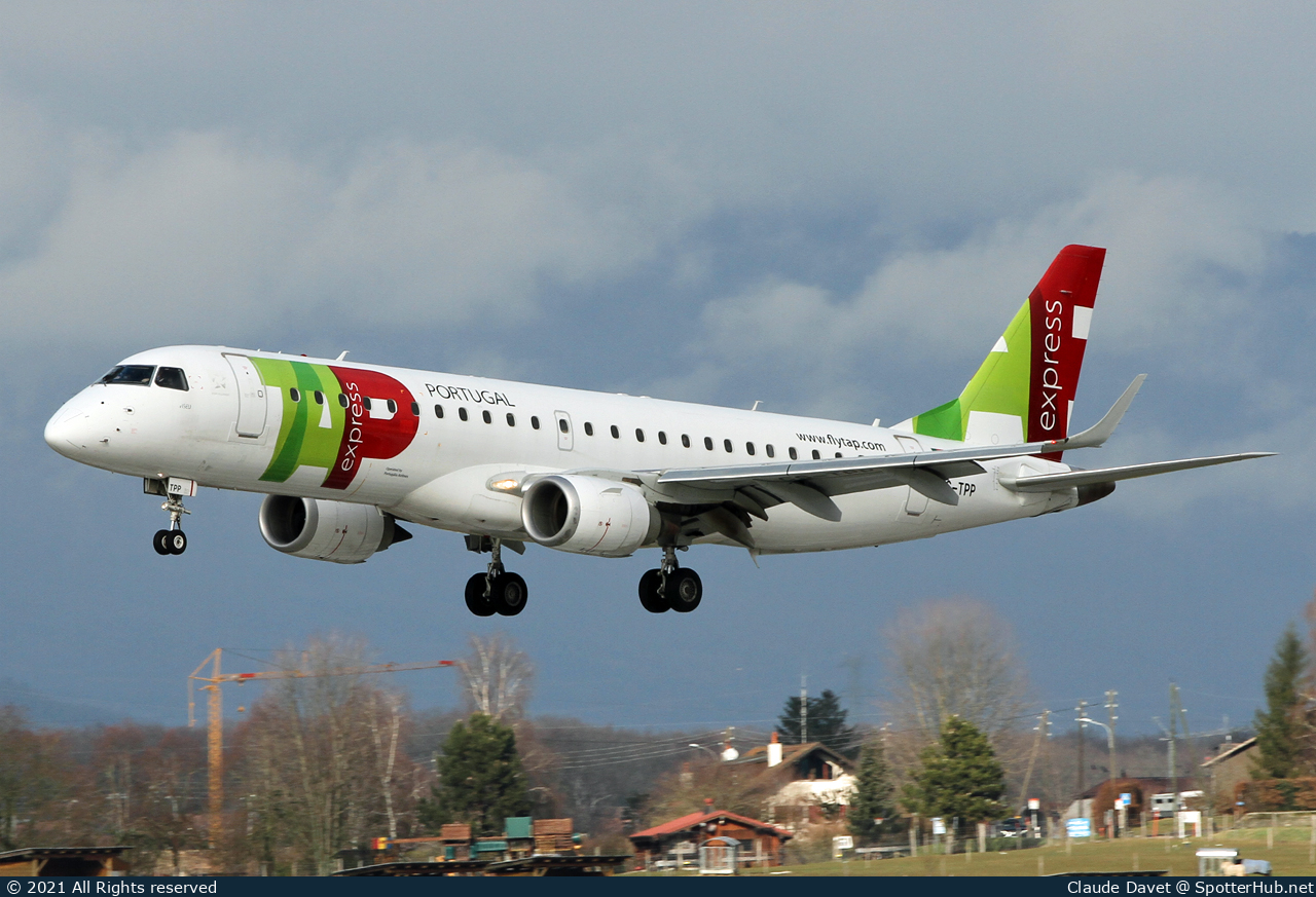 Photo of CS-TPP - Embraer ERJ-190LR operated by TAP Express (opb Portugália Airlines)