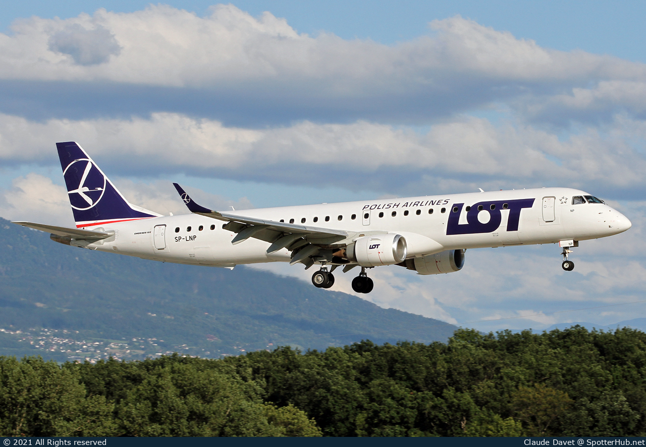 Photo of SP-LNP - Embraer ERJ-195LR operated by LOT Polish Airlines