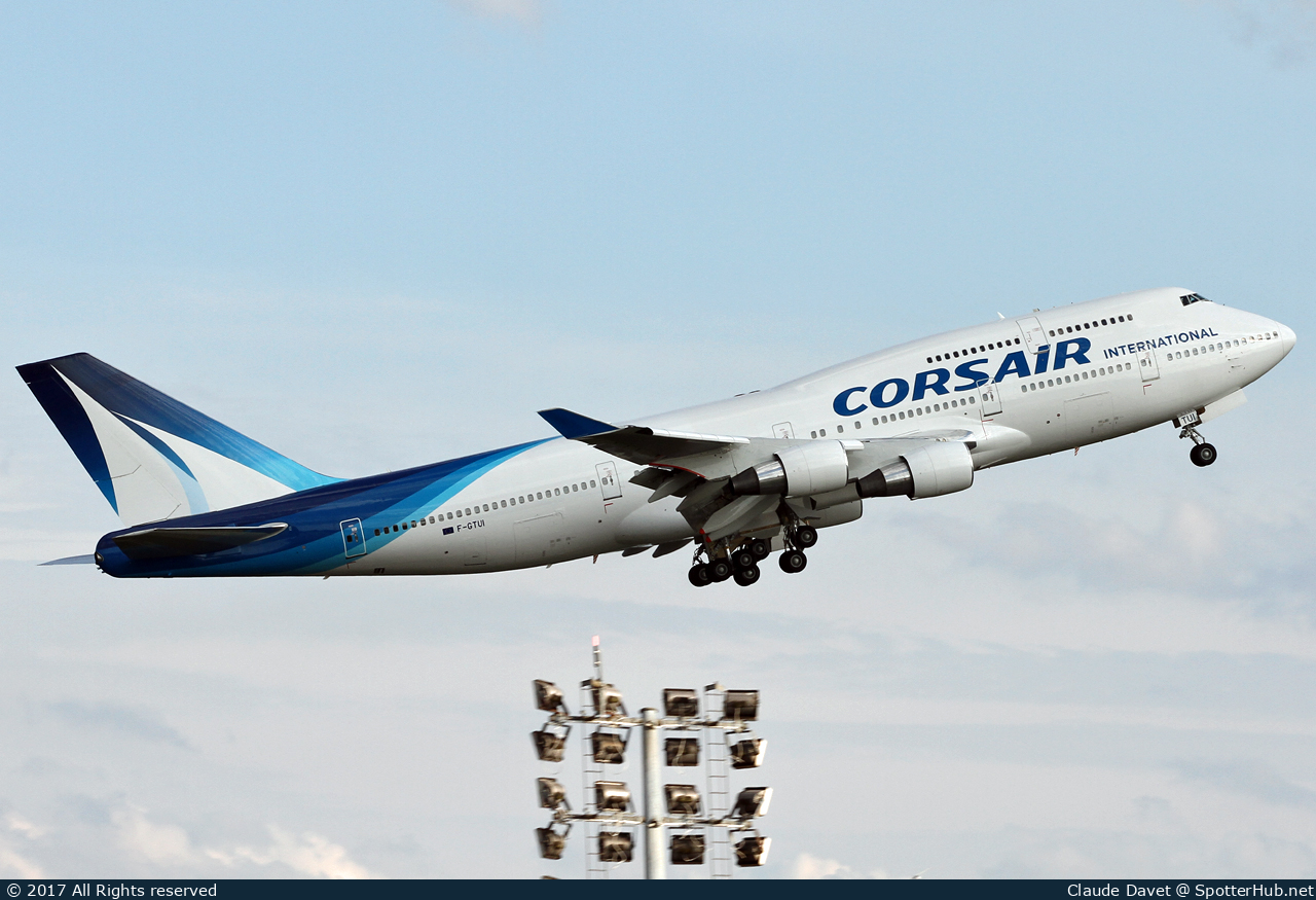 Photo of F-GTUI - Boeing 747-422 operated by Corsair