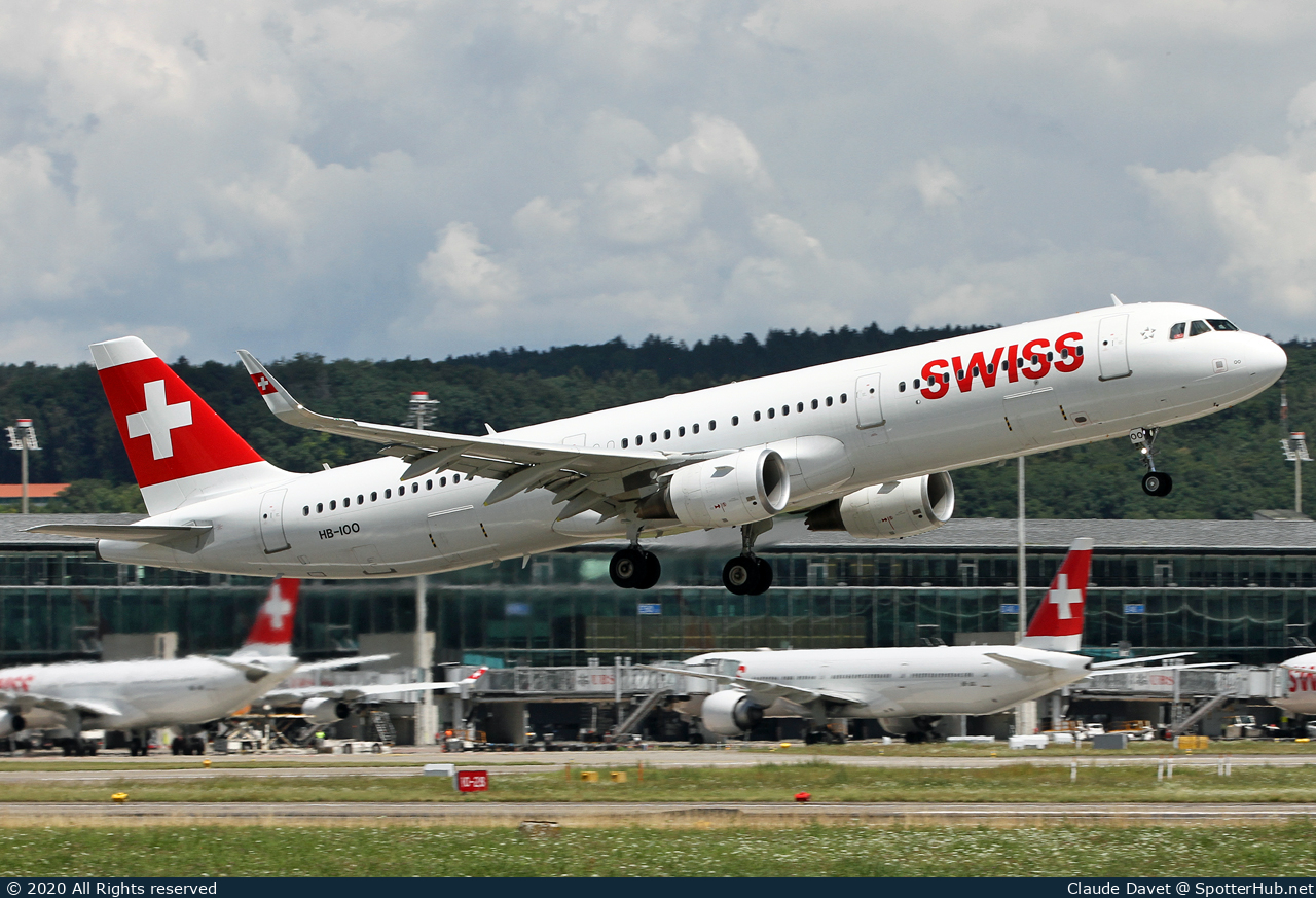 Photo of HB-IOO - Airbus A321-212 operated by Swiss International Air Lines