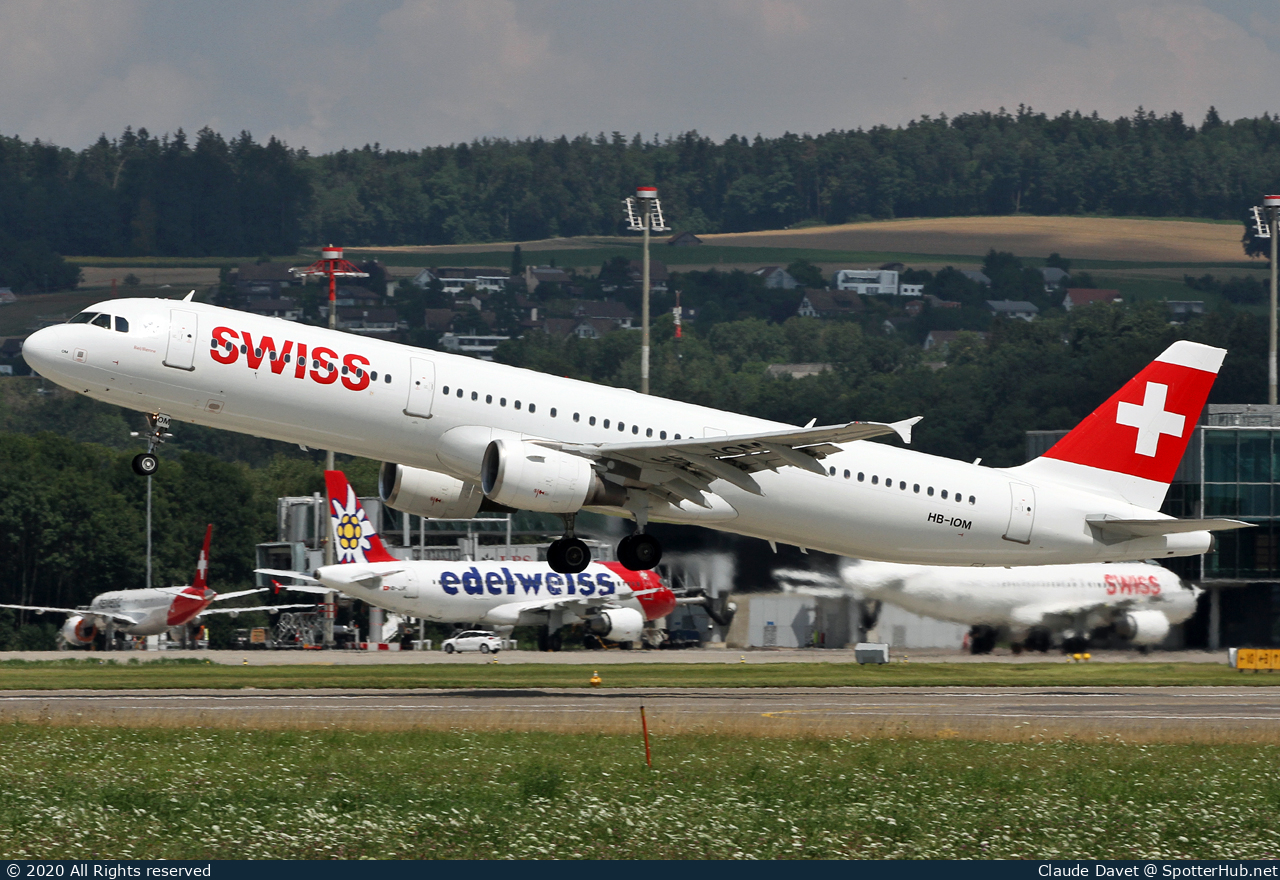 Photo of HB-IOM - Airbus A321-212 operated by Swiss International Air Lines
