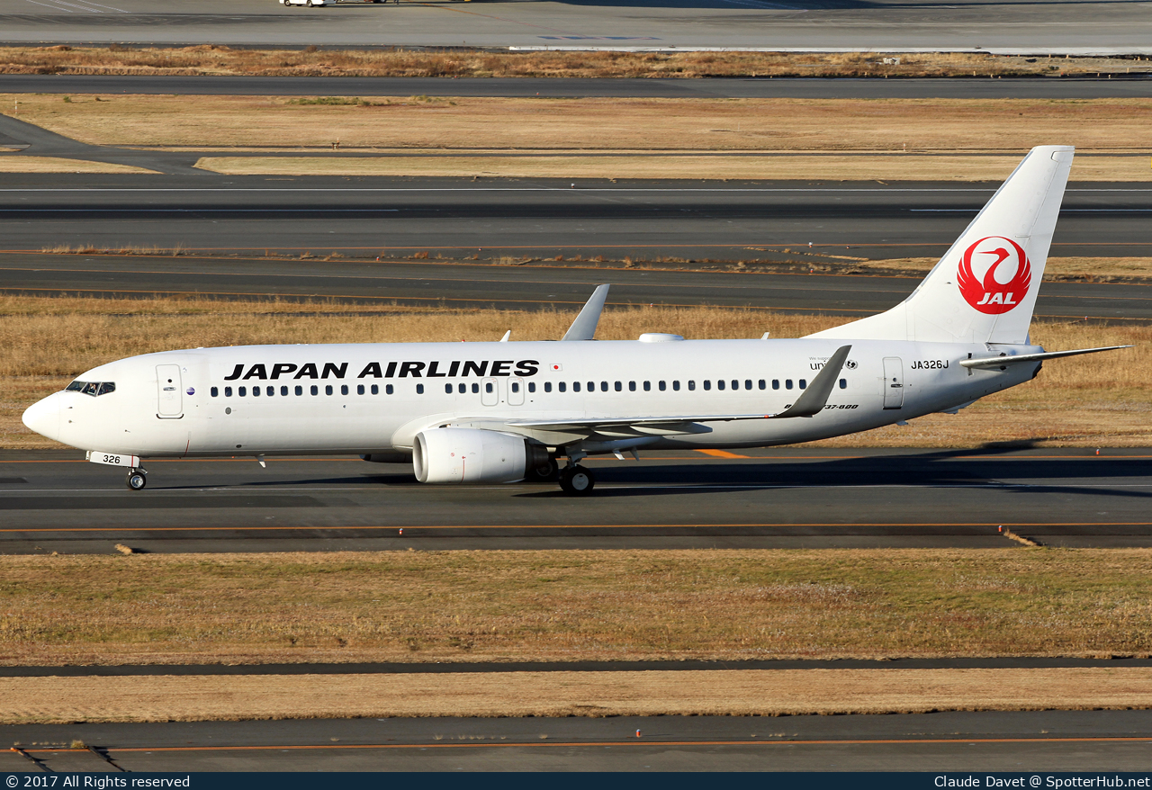 Photo of JA326J - Boeing 737-846 operated by Japan Airlines