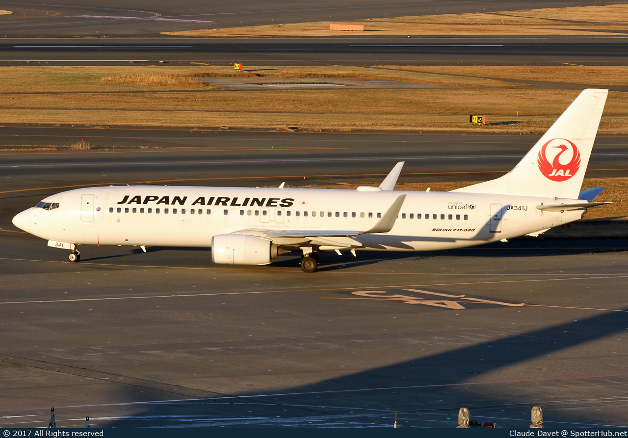 Photo of JA341J - Boeing 737-846 operated by Japan Airlines