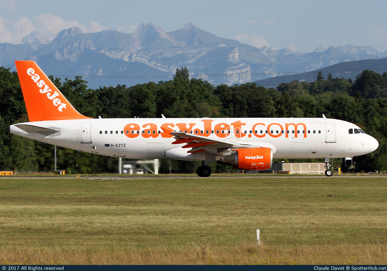 Photo of G-EZTZ - Airbus A320-214 operated by easyJet