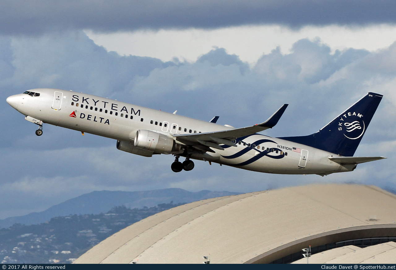 Photo of N381DN - Boeing 737-832 operated by Delta Air Lines