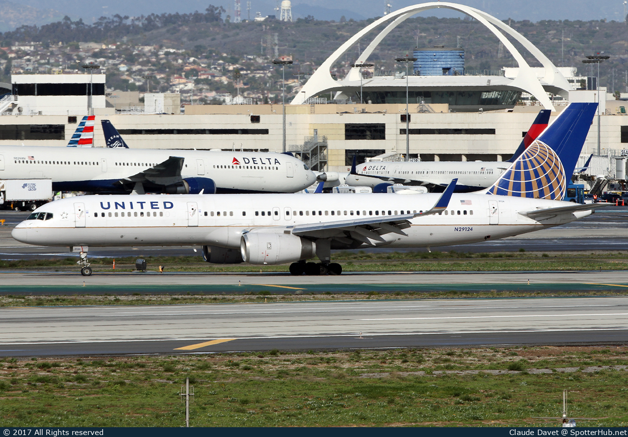 Photo of N29124 - Boeing 757-224 operated by United Airlines