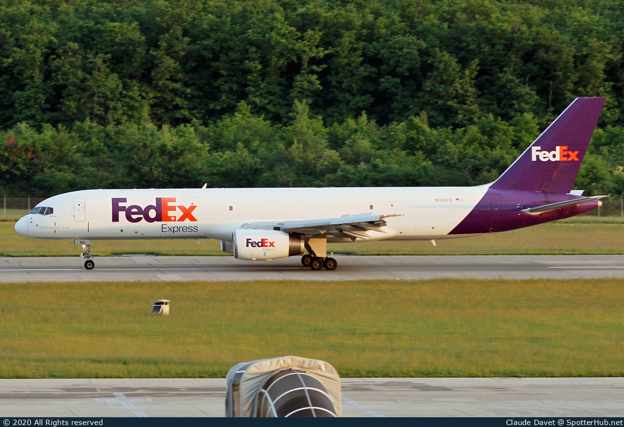 Photo of N910FD - Boeing 757-236(SF) operated by FedEx