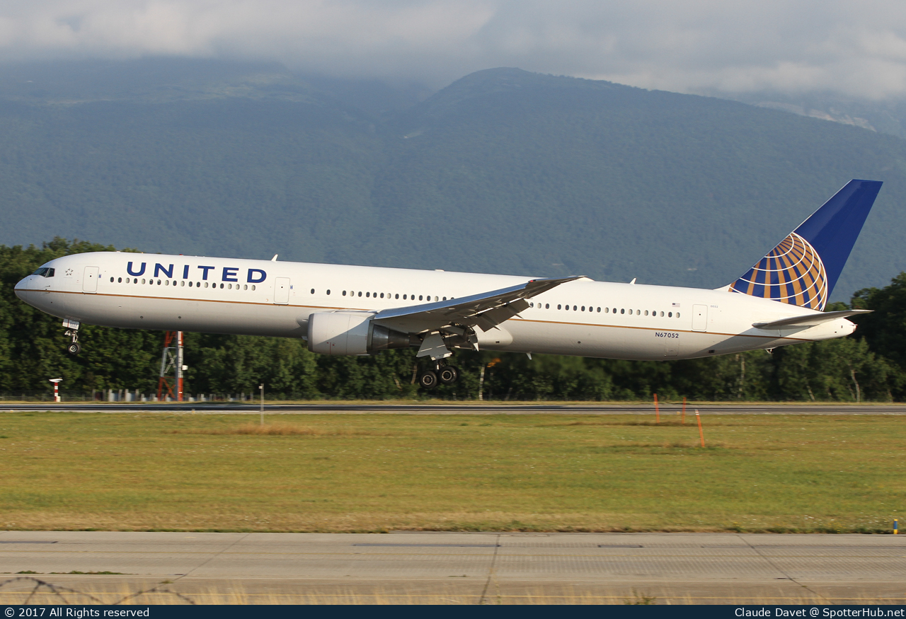 Photo of N67052 - Boeing 767-424(ER) operated by United Airlines