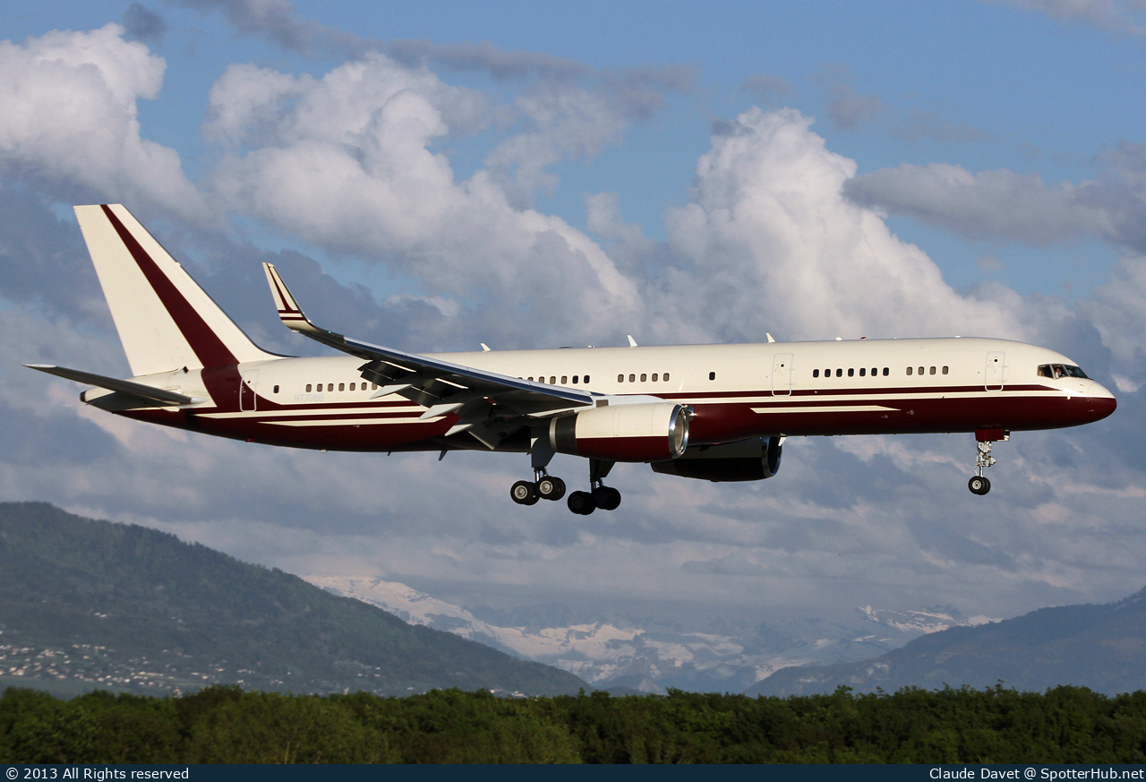 Photo of N770BB - Boeing 757-2J4 operated by Yucaipa Companies