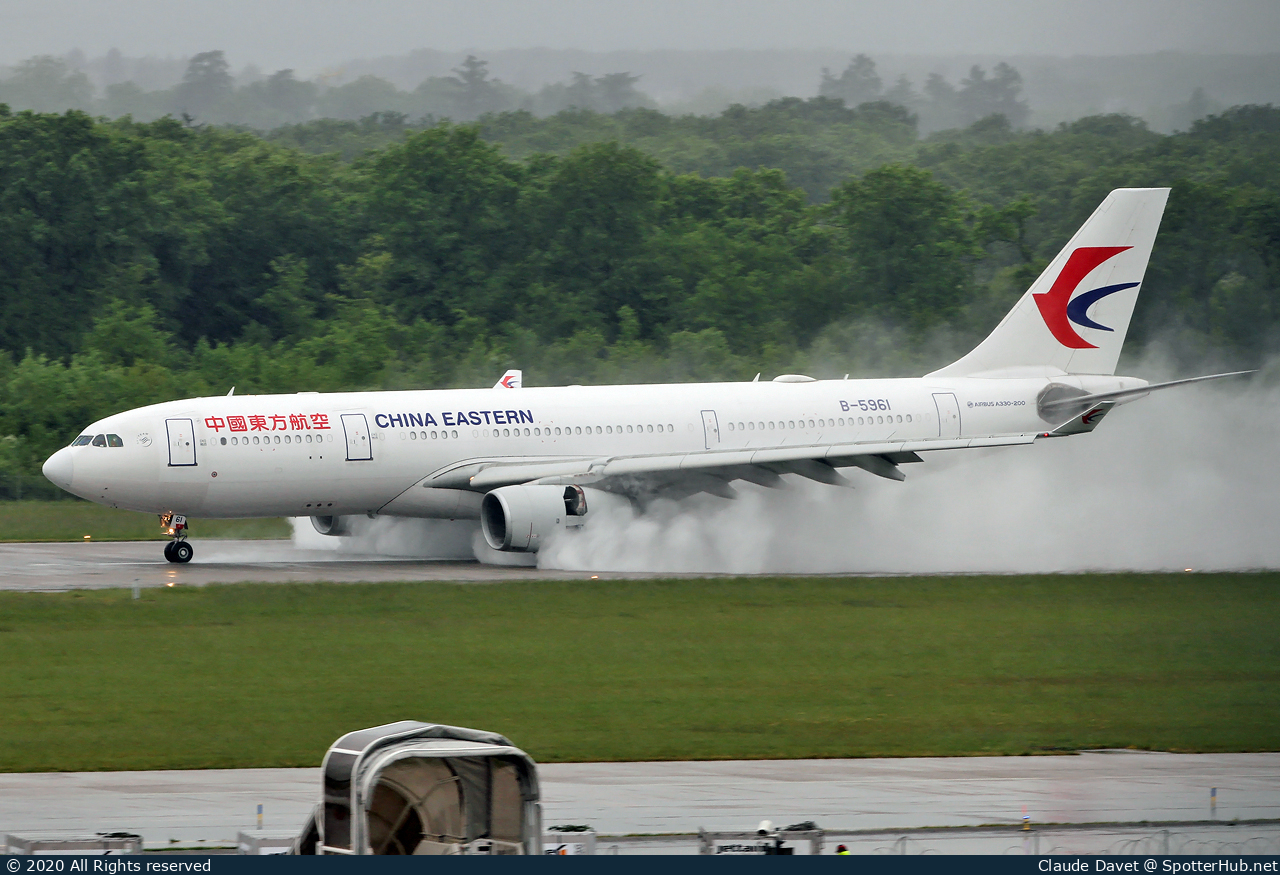 Photo of B-5961 - Airbus A330-243 operated by China Eastern Airlines