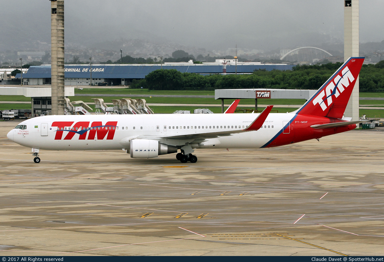 Photo of PT-MOF - Boeing 767-316(ER) operated by TAM Linhas Aéreas