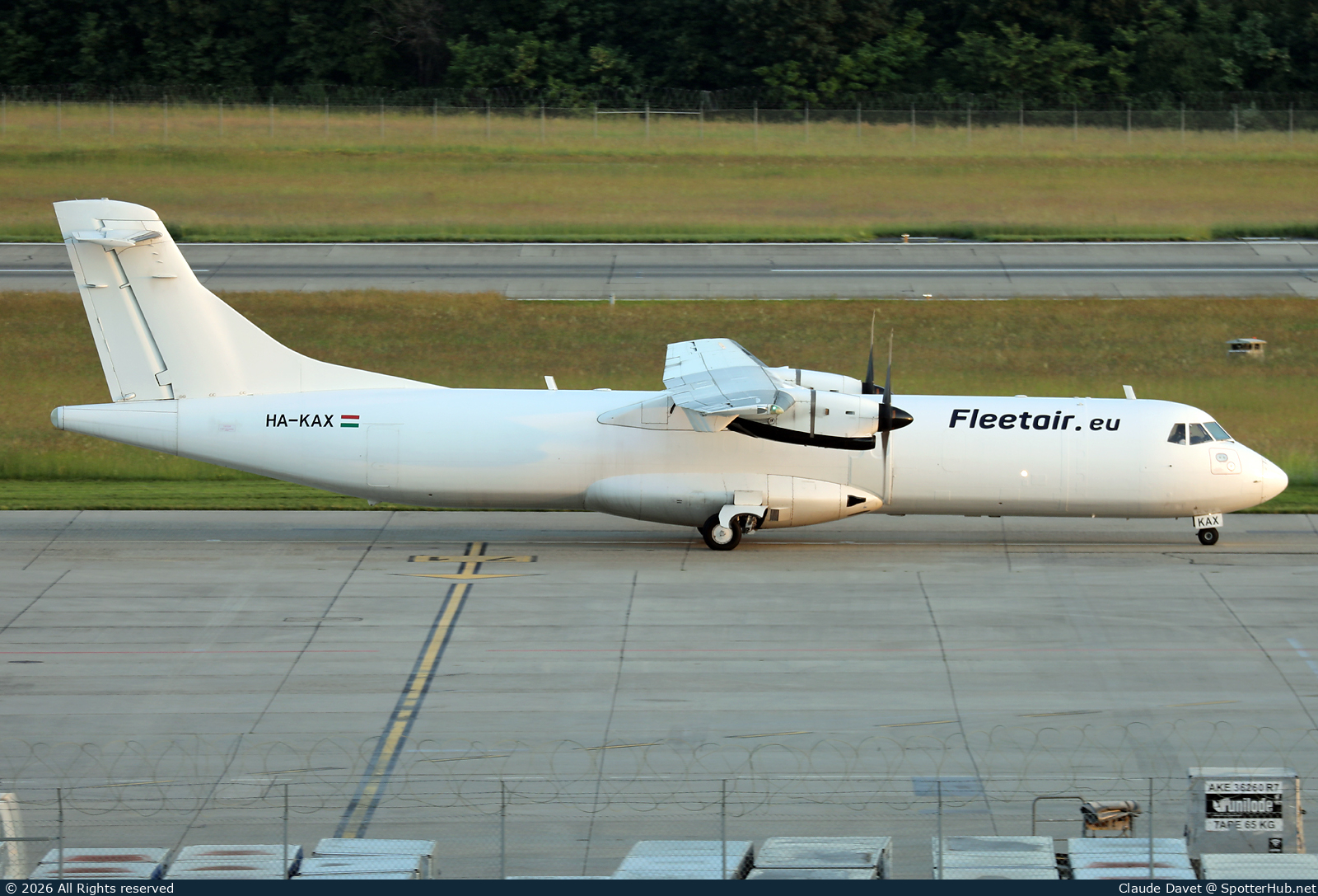 Photo of HA-KAX - ATR 72-201(F) operated by Fleet Air International