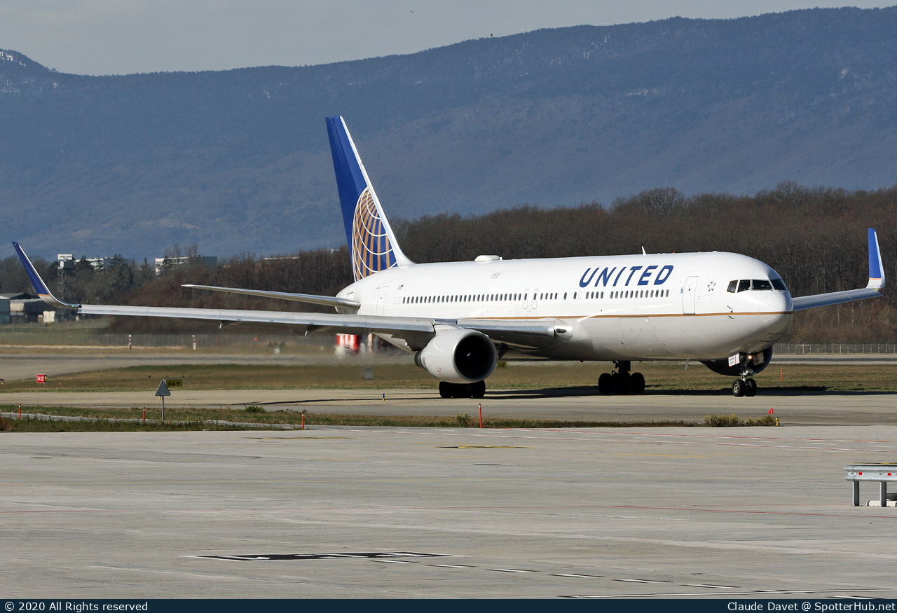 Photo of N658UA - Boeing 767-322(ER) operated by United Airlines