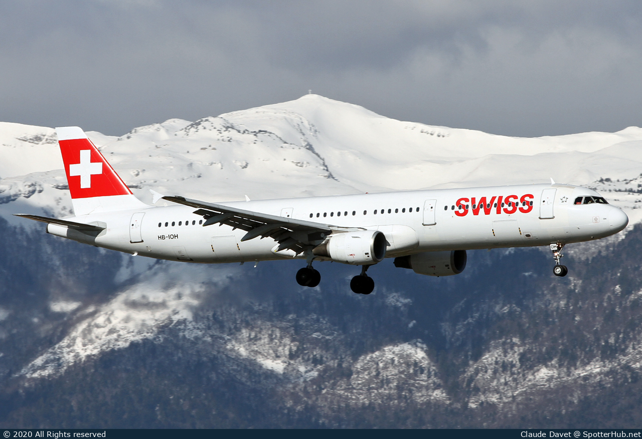 Photo of HB-IOH - Airbus A321-111 operated by Swiss International Air Lines