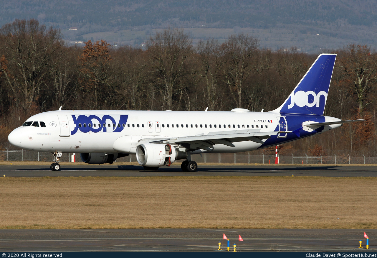 Photo of F-GKXY - Airbus A320-214 operated by Joon