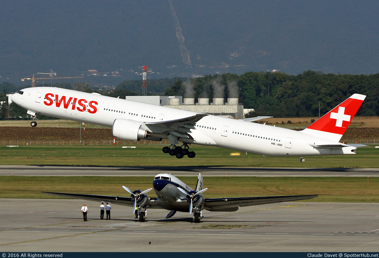 Photo of HB-JND - Boeing 777-3DE(ER) operated by Swiss International Air Lines
