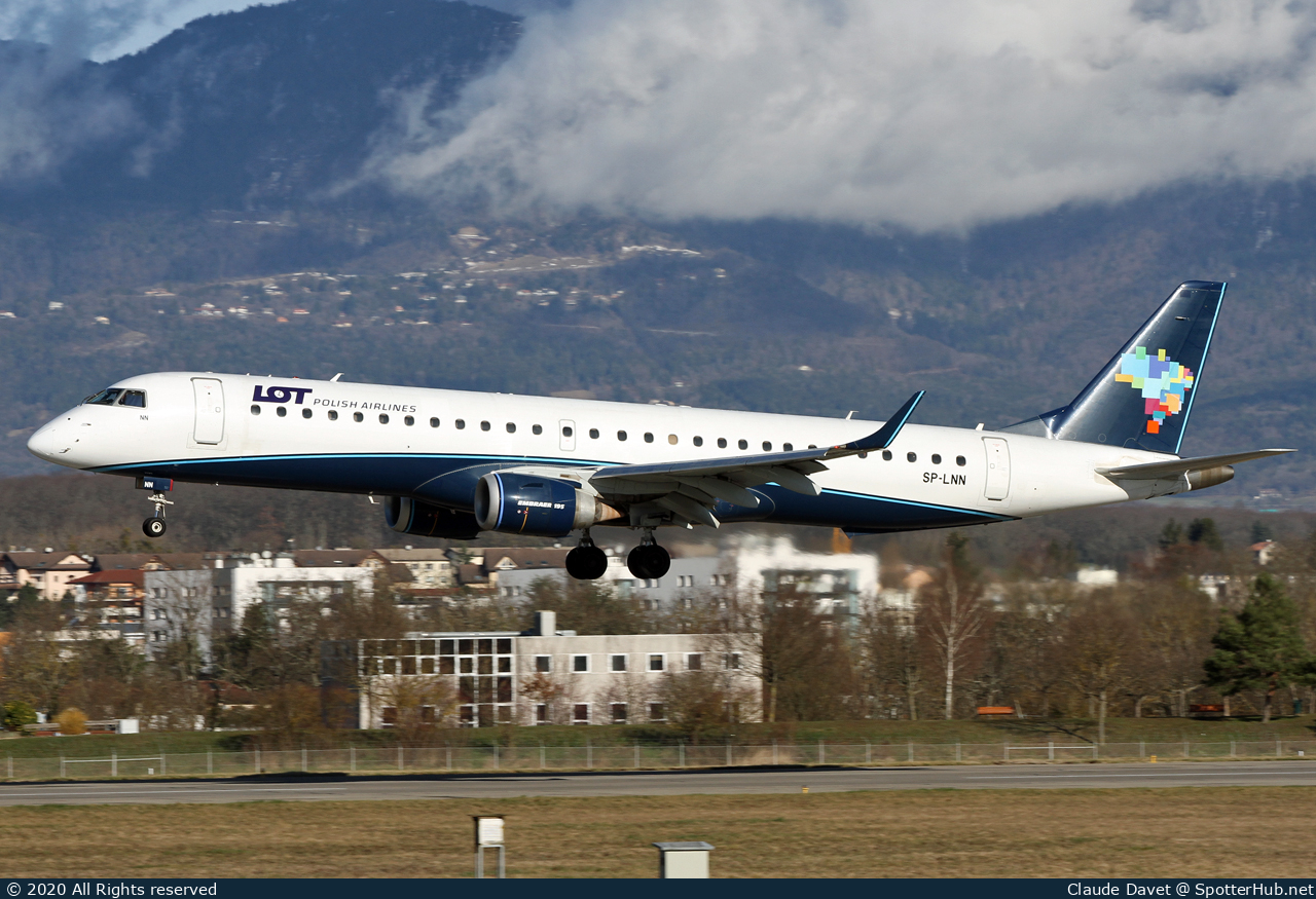 Photo of SP-LNN - Embraer ERJ-195AR operated by LOT Polish Airlines