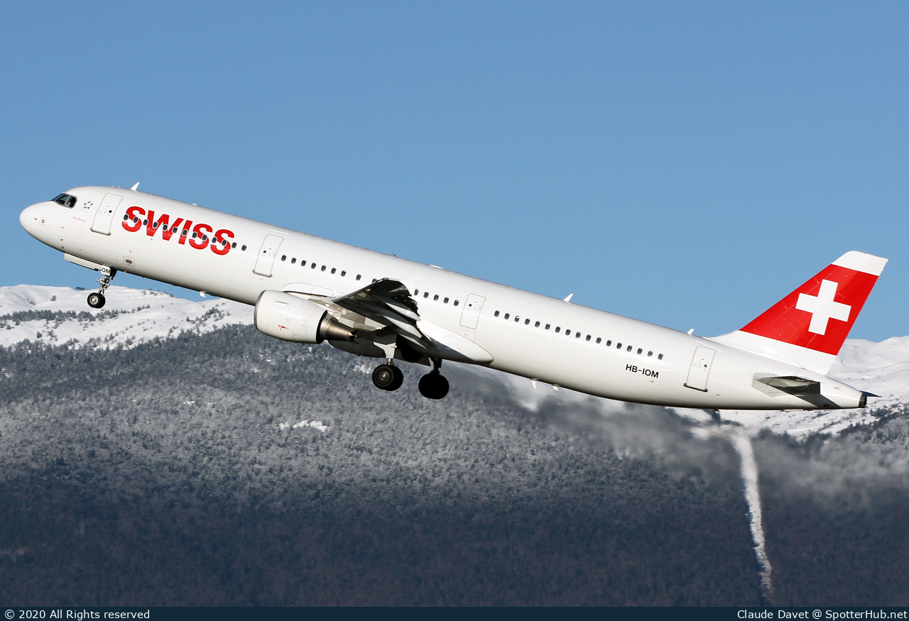 Photo of HB-IOM - Airbus A321-212 operated by Swiss International Air Lines