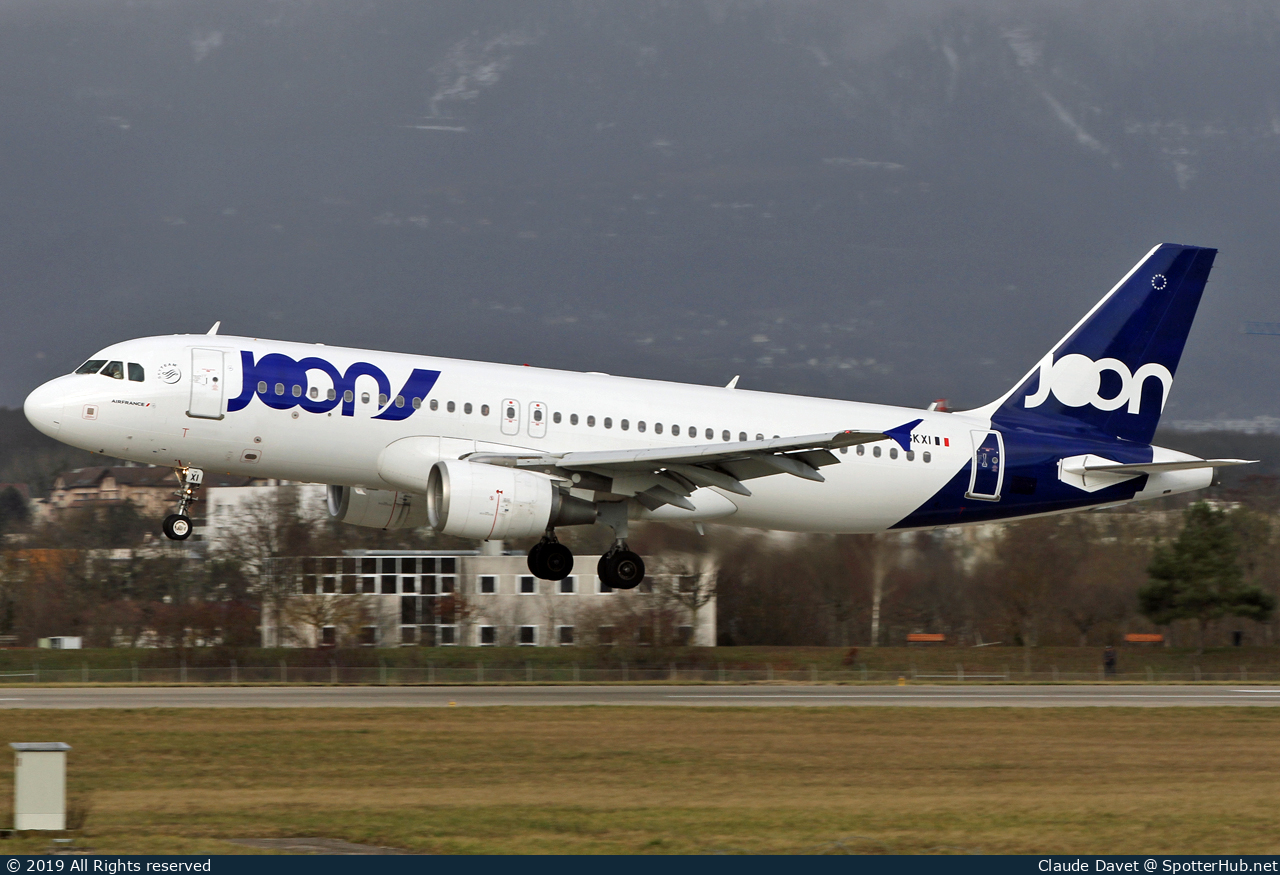 Photo of F-GKXI - Airbus A320-214 operated by Joon
