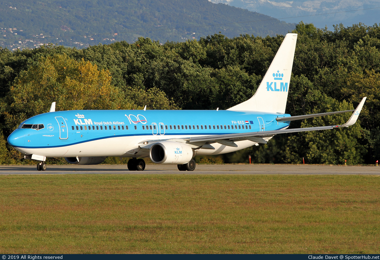 Photo of PH-BXD - Boeing 737-8K2 operated by KLM Royal Dutch Airlines