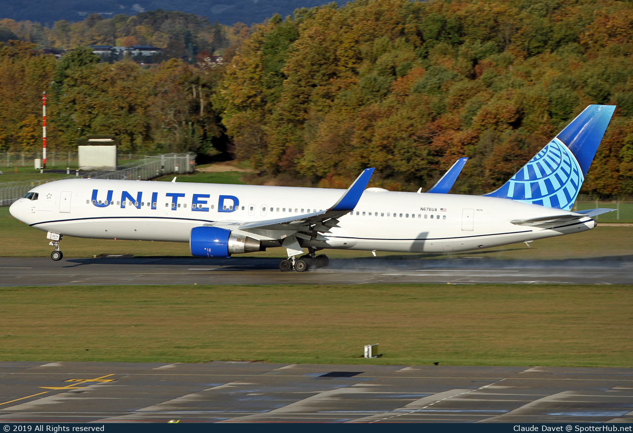 Photo of N676UA - Boeing 767-322(ER) operated by United Airlines