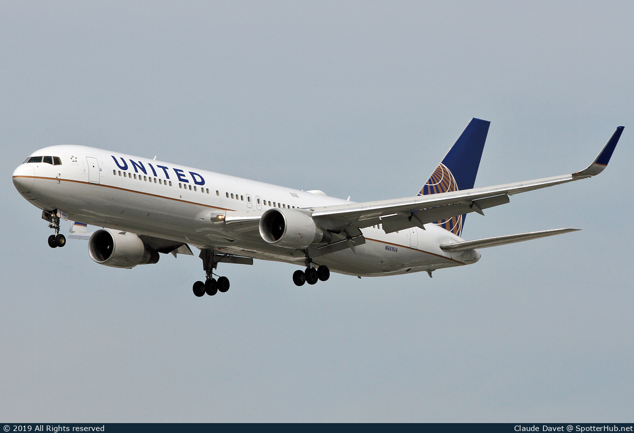 Photo of N669UA - Boeing 767-322(ER) operated by United Airlines