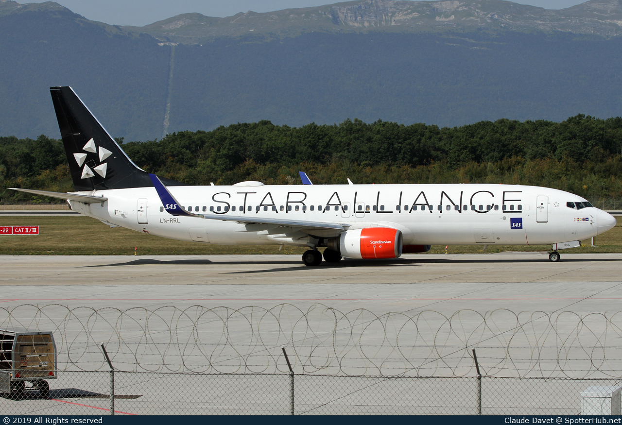 Photo of LN-RRL - Boeing 737-883 operated by SAS Scandinavian Airlines
