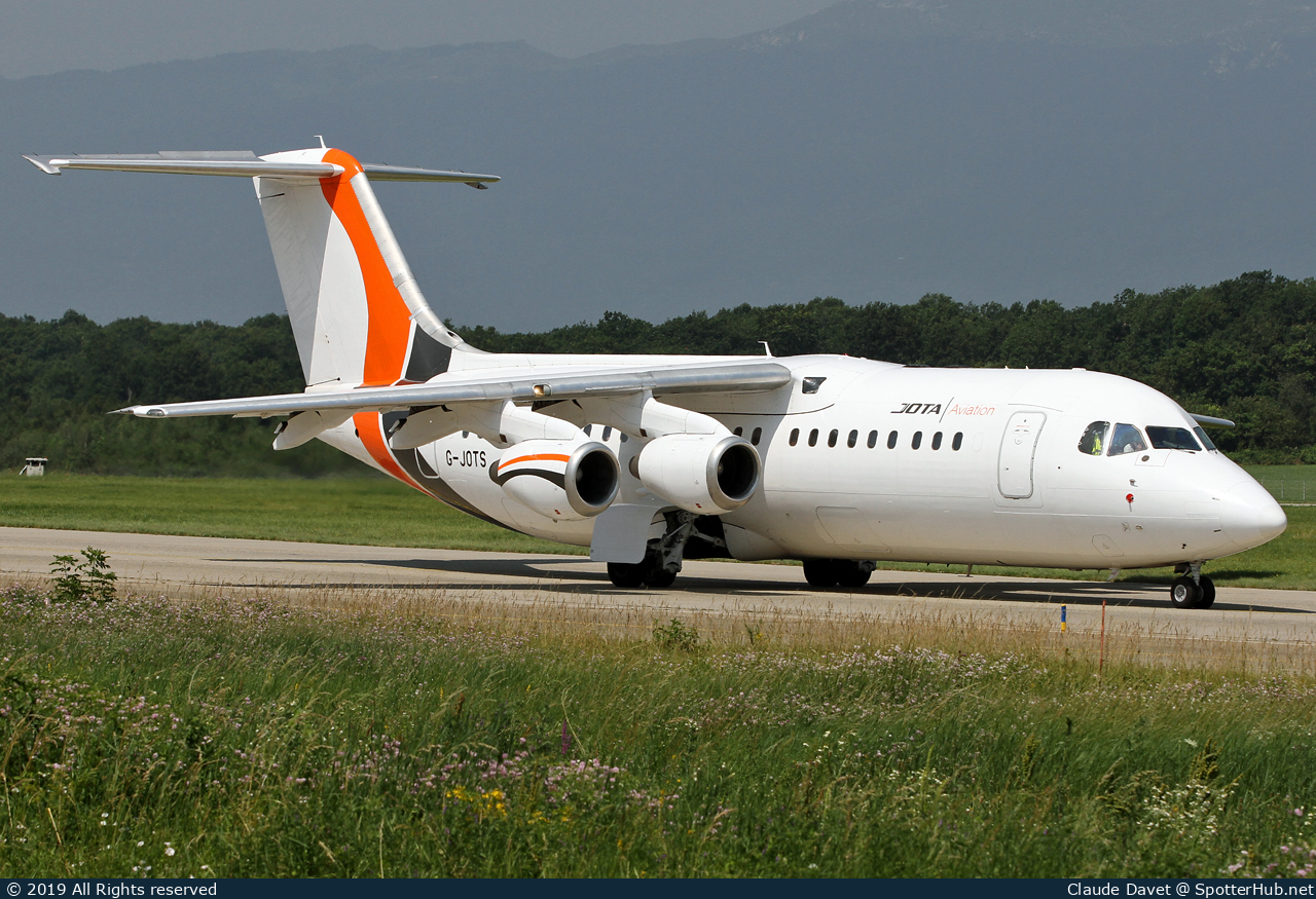 Photo of G-JOTS - British Aerospace Avro RJ100 operated by JOTA Aviation