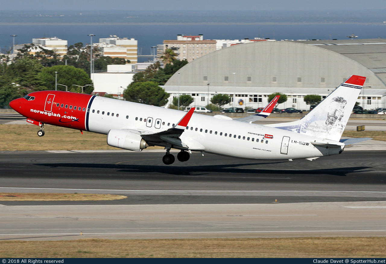 Photo of LN-NGW - Boeing 737-8JP operated by Norwegian Air Shuttle