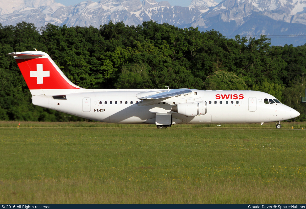 Photo of HB-IXP - British Aerospace Avro RJ100 operated by Swiss International Air Lines