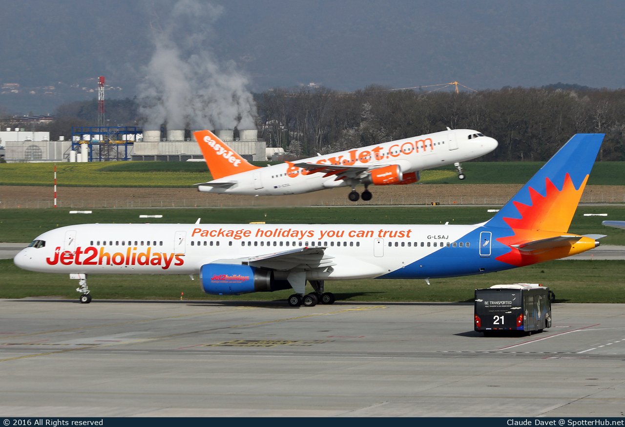 Photo of G-LSAJ - Boeing 757-236 operated by Jet2
