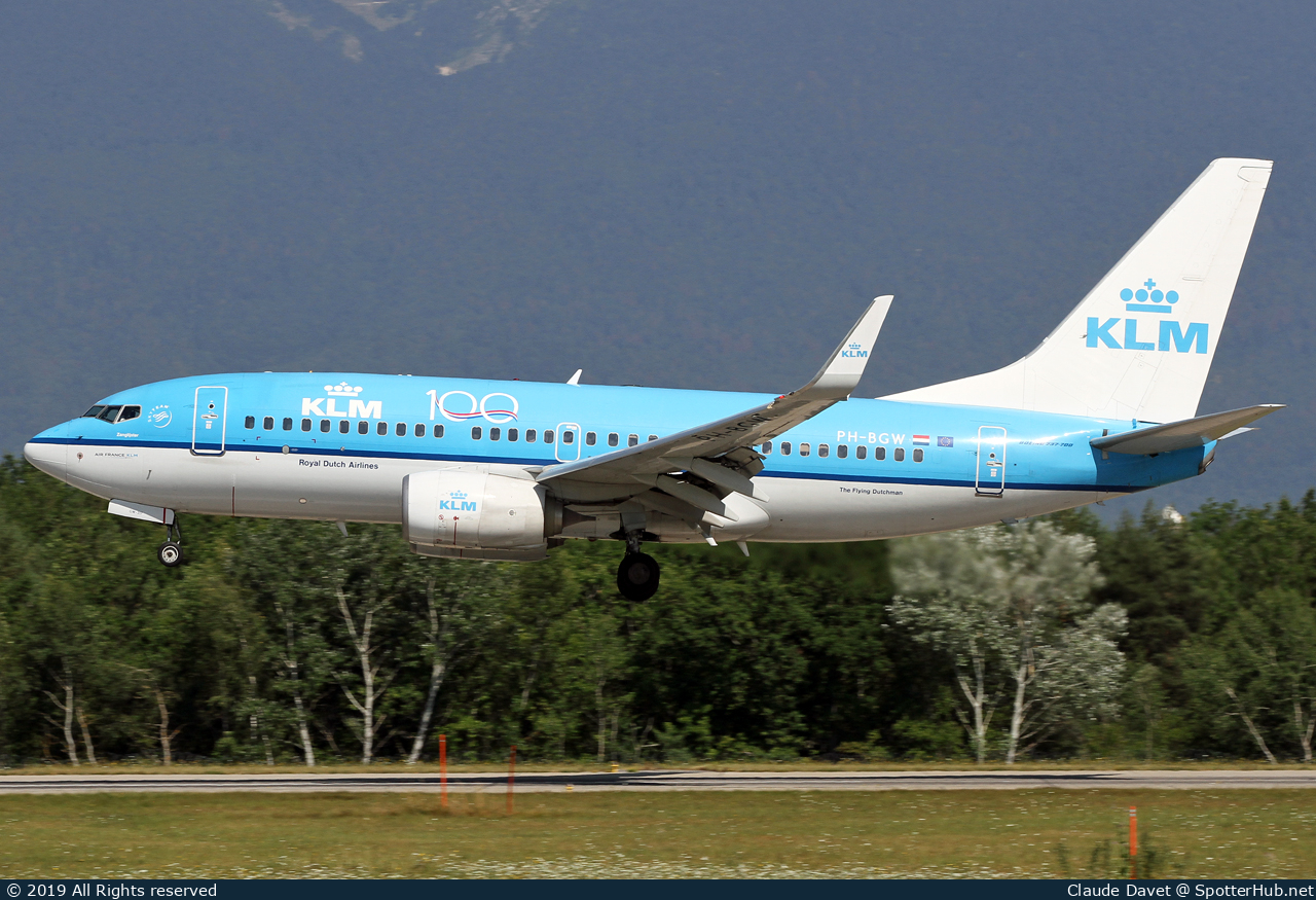 Photo of PH-BGW - Boeing 737-7K2 operated by KLM Royal Dutch Airlines