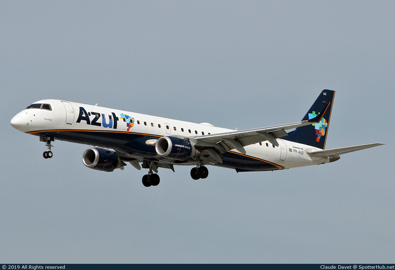 Photo of PR-AUO - Embraer ERJ-195LR operated by Azul