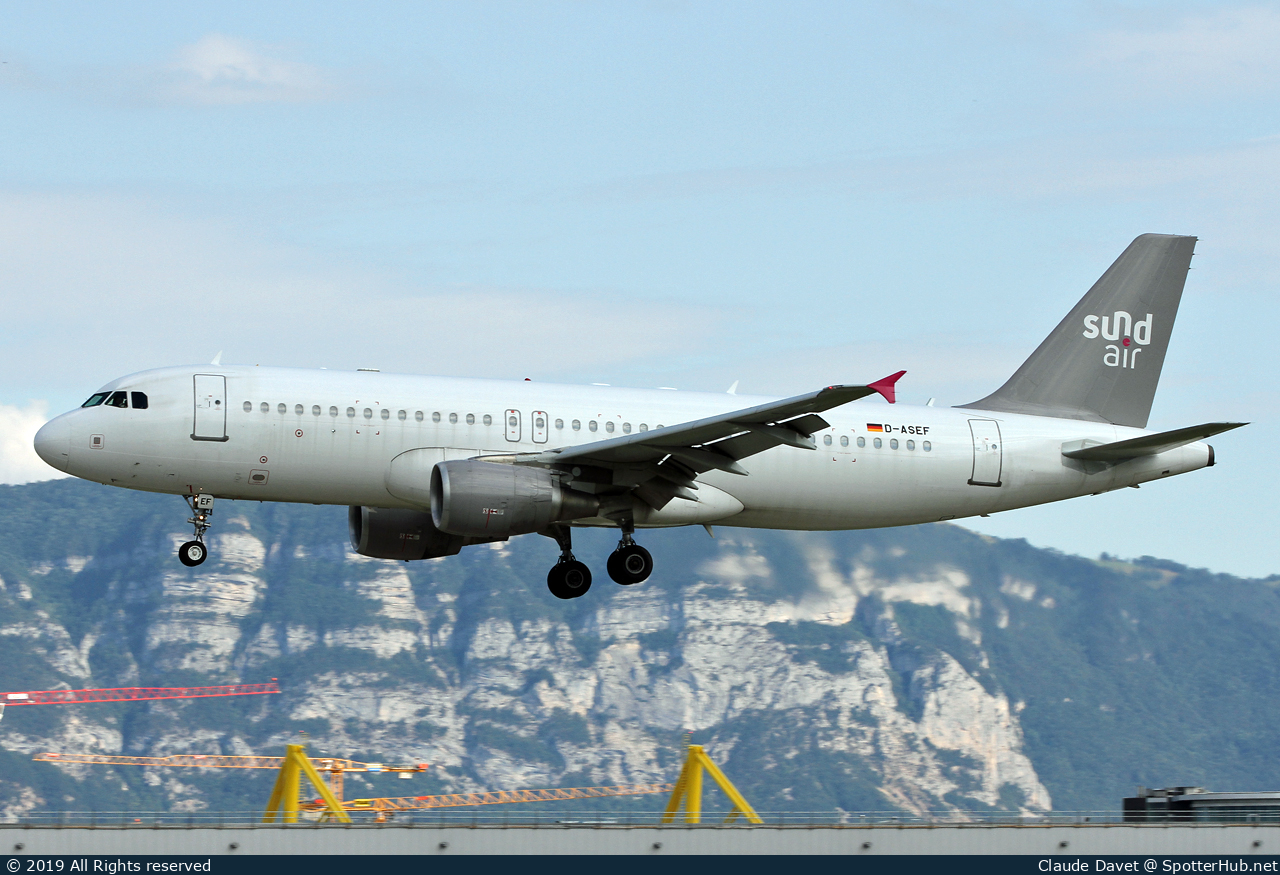 Photo of D-ASEF - Airbus A320-214 operated by Sundair