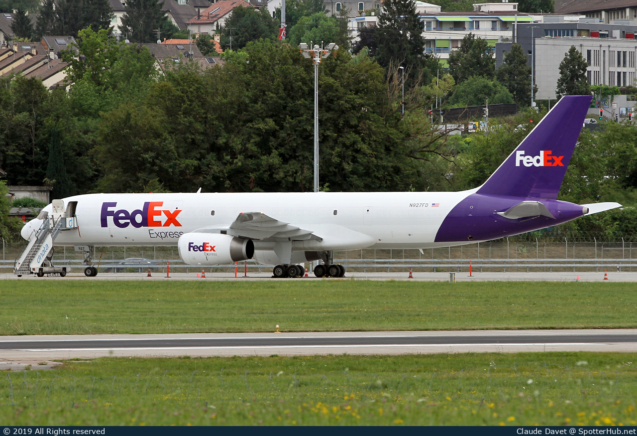 Photo of N927FD - Boeing 757-204(SF) operated by FedEx