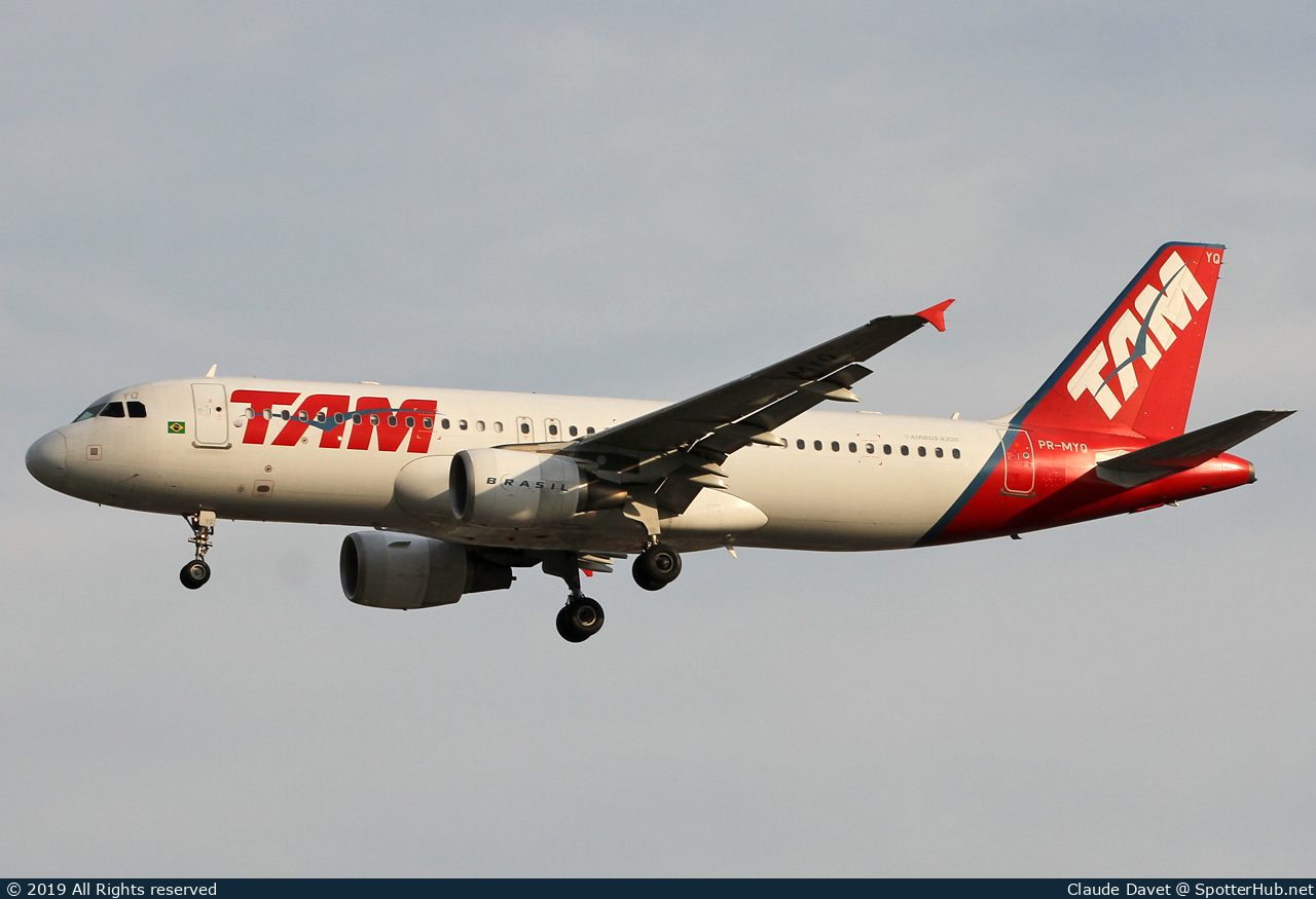 Photo of PR-MYQ - Airbus A320-214 operated by TAM Linhas Aéreas