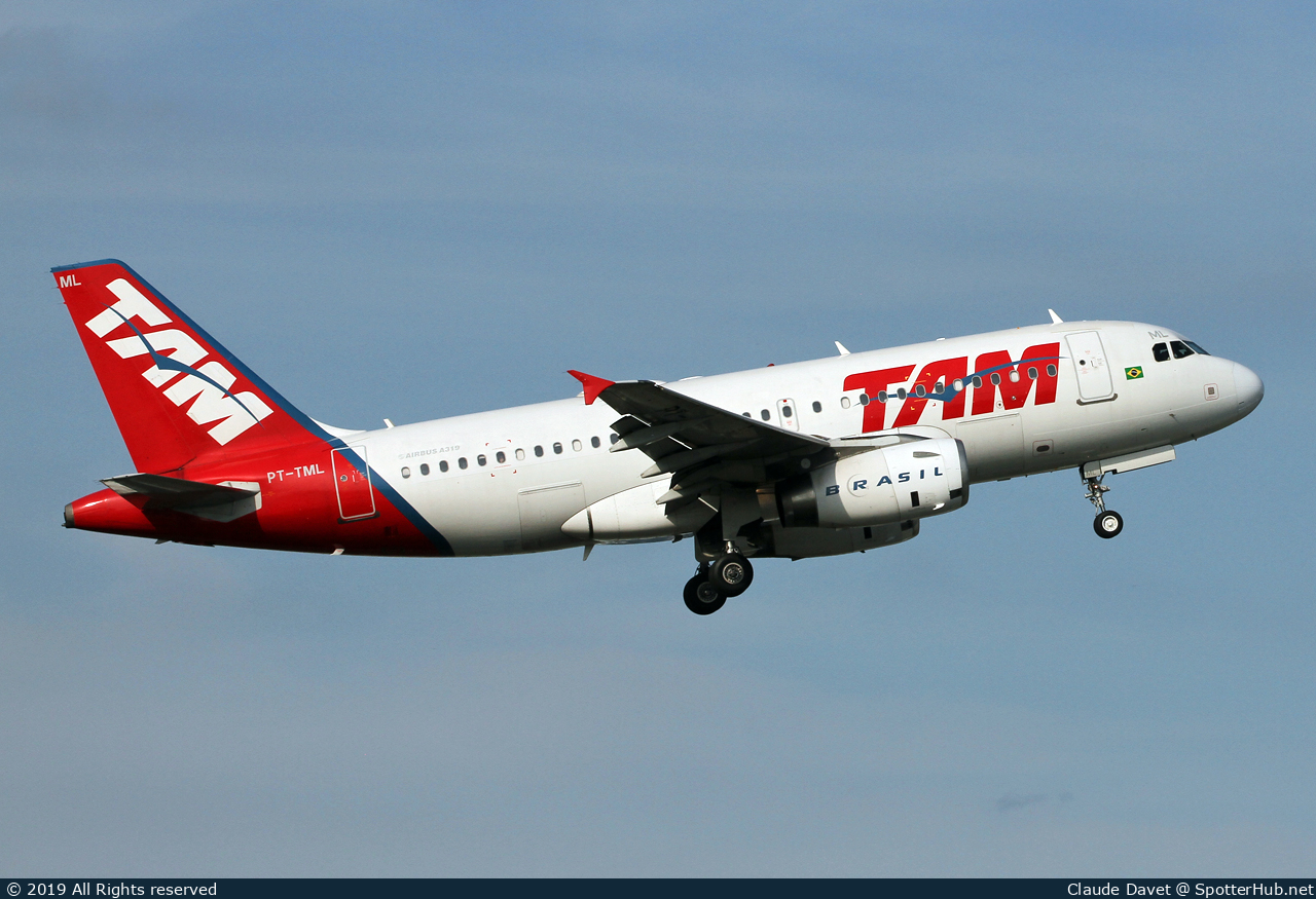 Photo of PT-TML - Airbus A319-132 operated by TAM Linhas Aéreas