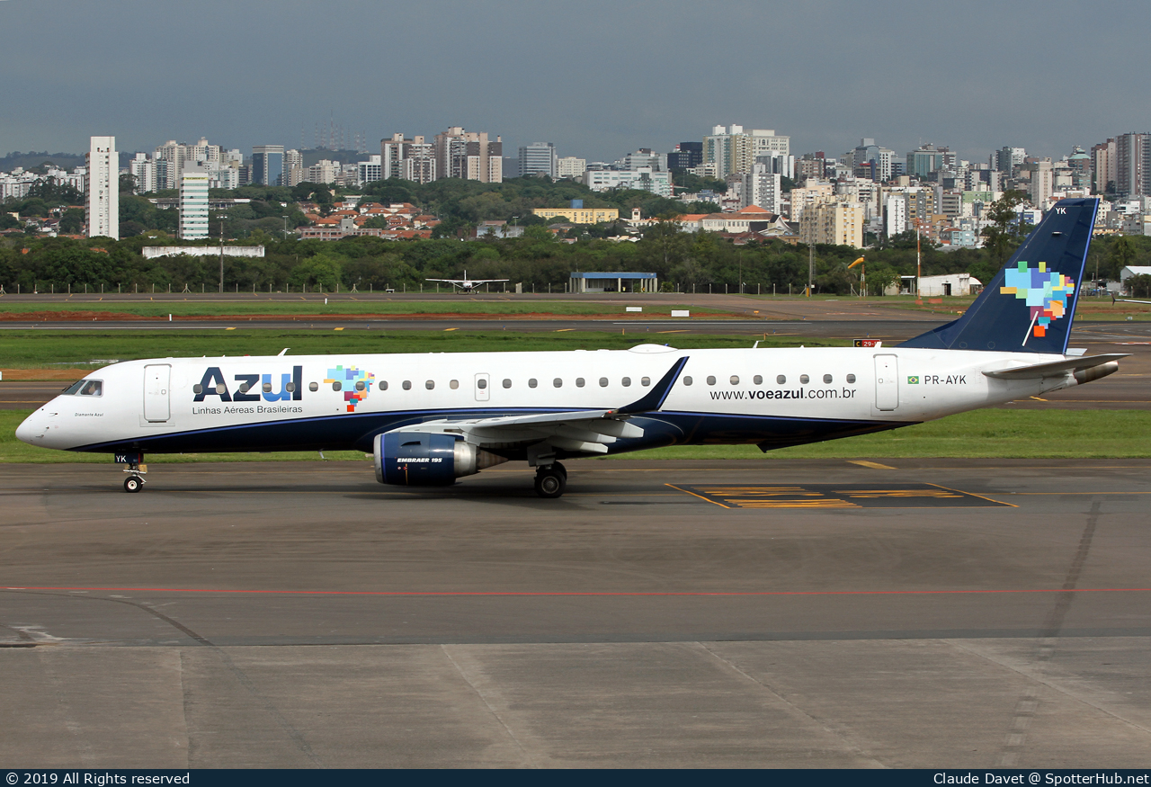 Photo of PR-AYK - Embraer ERJ-195LR operated by Azul