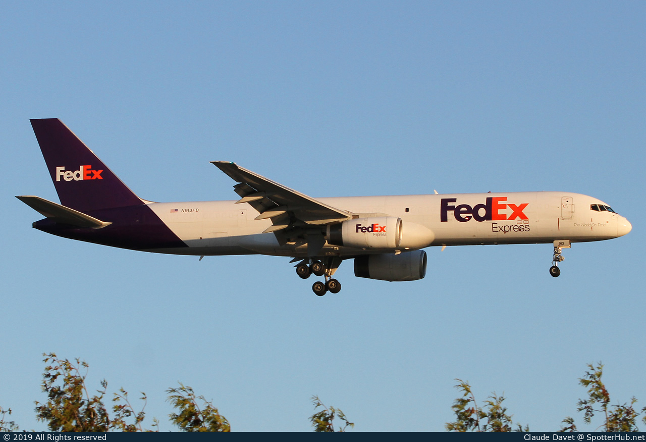 Photo of N913FD - Boeing 757-28A(SF) operated by FedEx