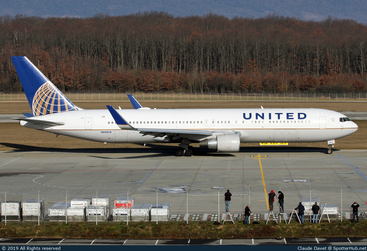 Photo of N665UA - Boeing 767-322(ER) operated by United Airlines