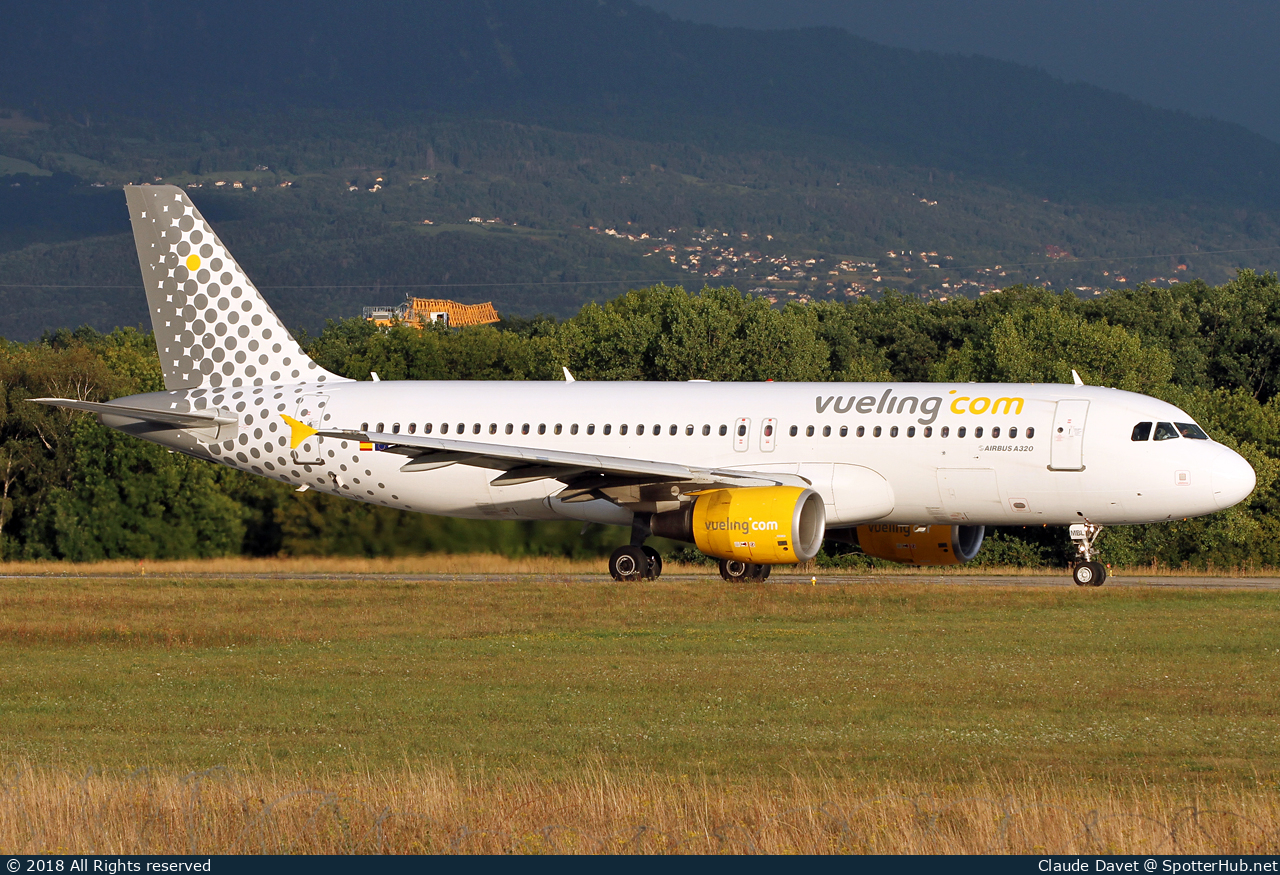 Photo of EC-MBL - Airbus A320-214 operated by Vueling