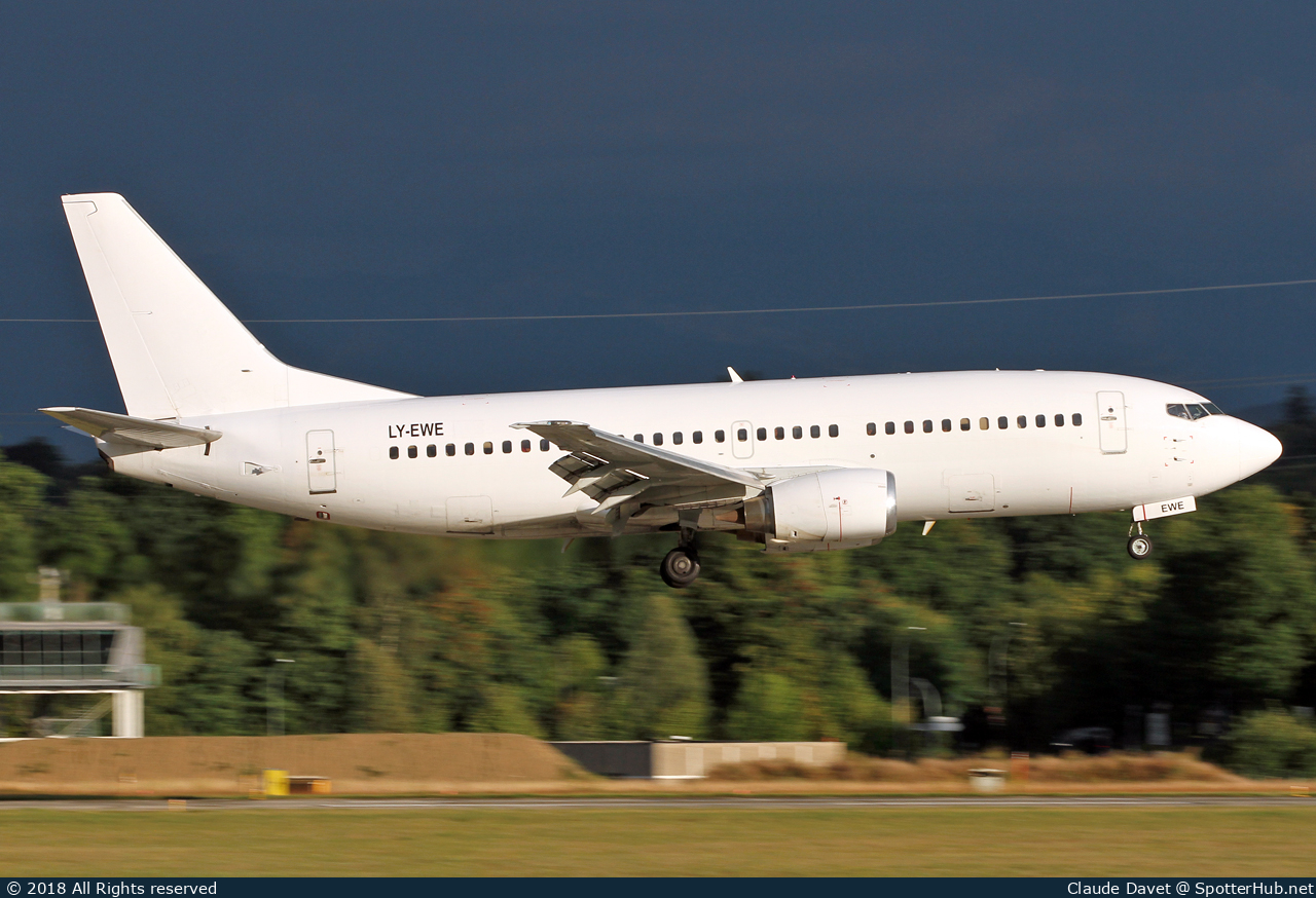 Photo of LY-EWE - Boeing 737-33R operated by GetJet Airlines