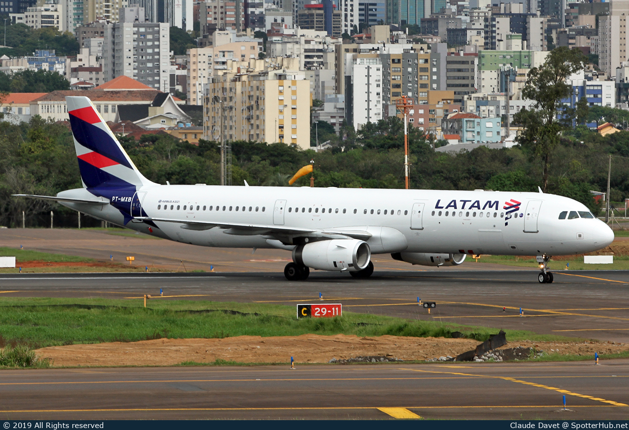 Photo of PT-MXB - Airbus A321-231 operated by LATAM Airlines Brasil