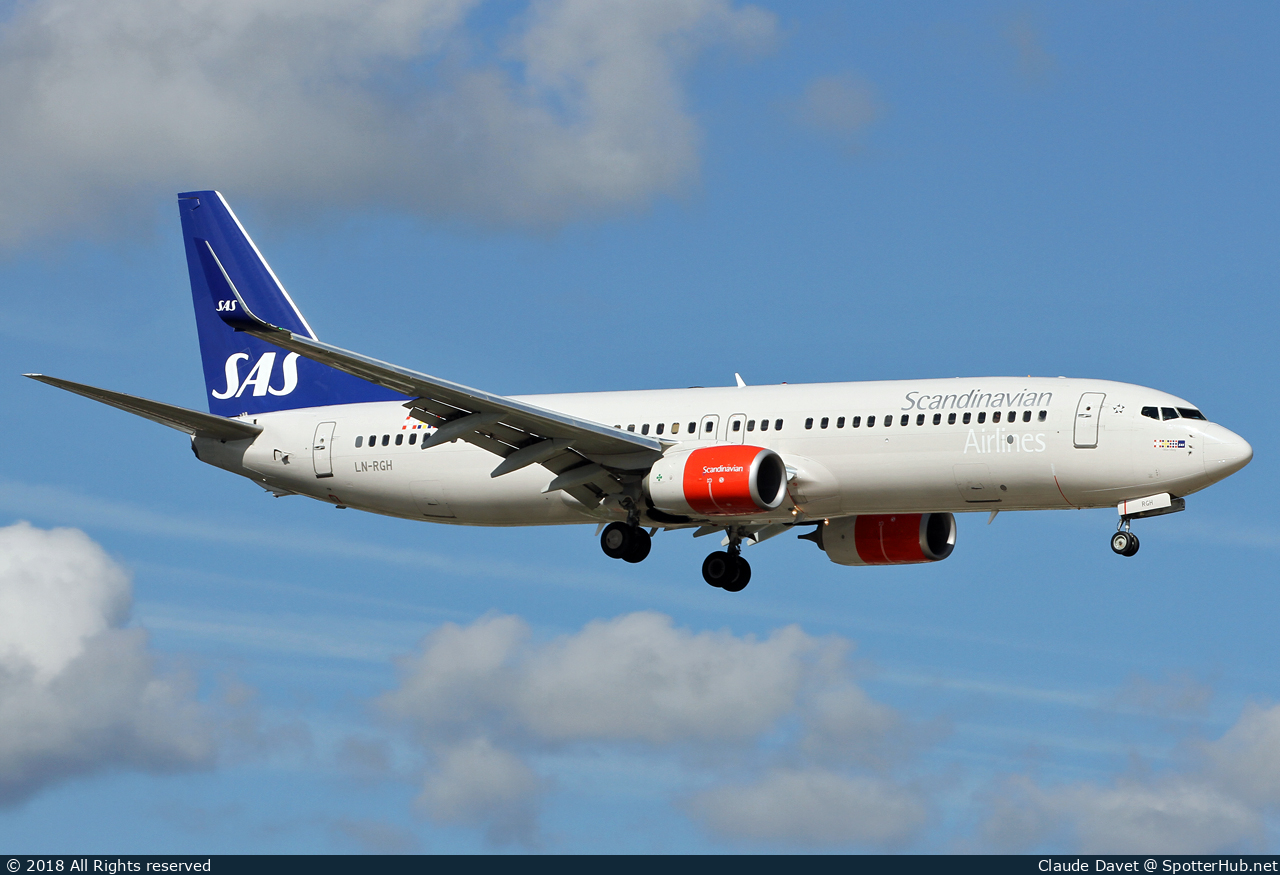 Photo of LN-RGH - Boeing 737-86N operated by SAS Scandinavian Airlines