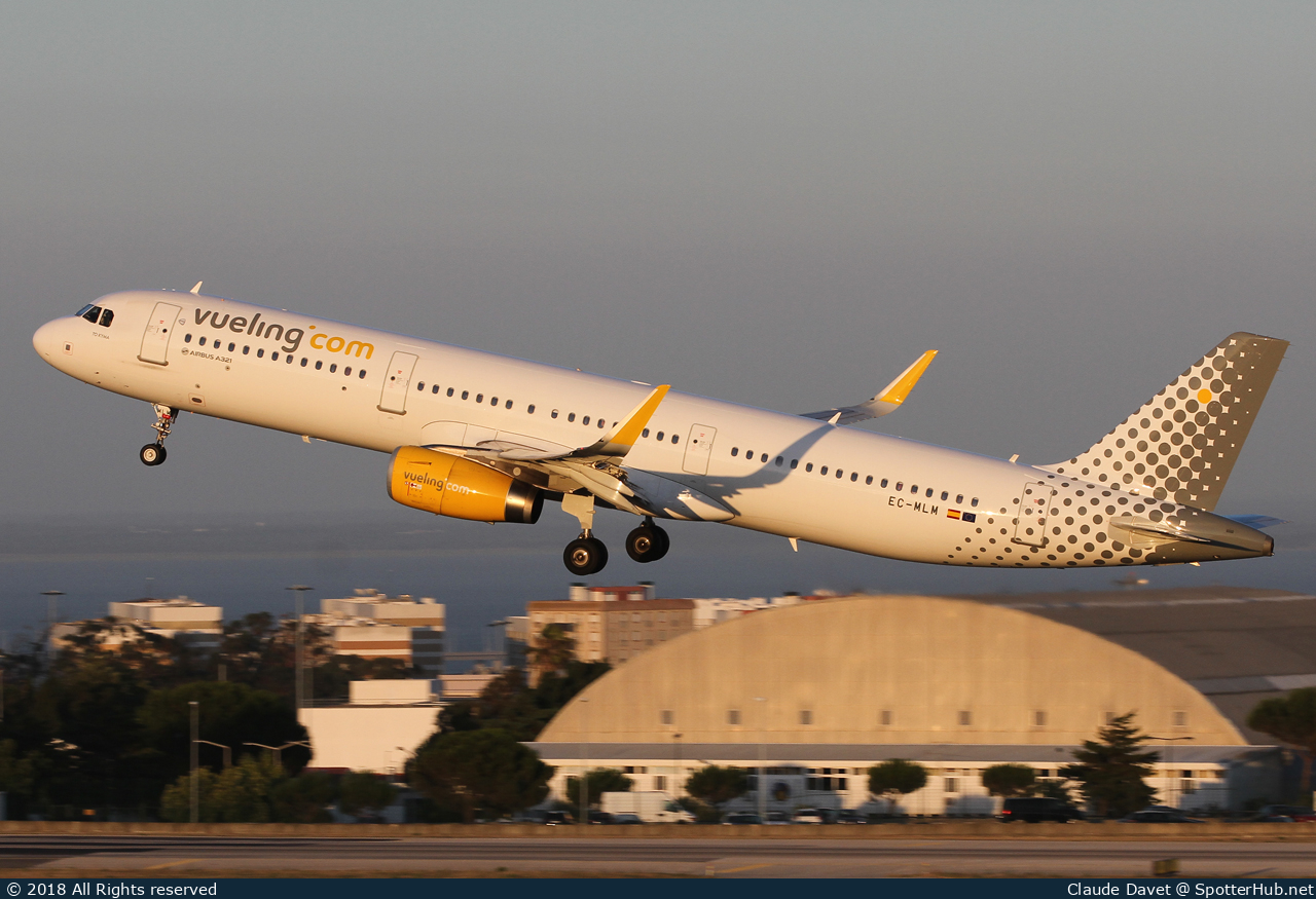 Photo of EC-MLM - Airbus A321-231 operated by Vueling