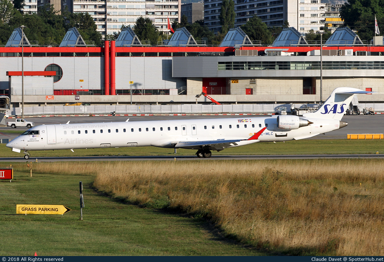 Photo of EC-MLC - Bombardier CRJ-1000 operated by SAS Scandinavian Airlines (opb Air Nostrum)