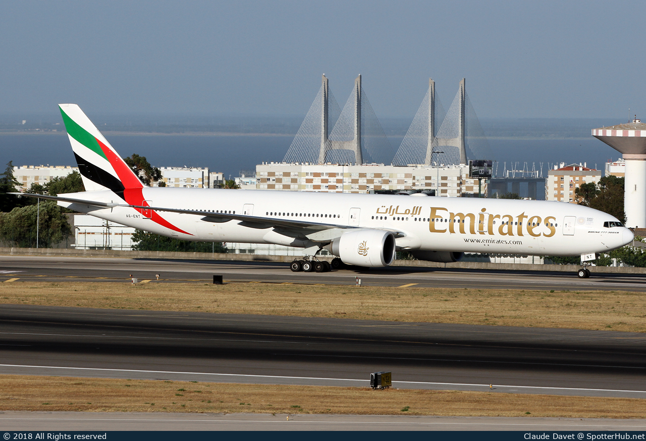 Photo of A6-ENT - Boeing 777-31H(ER) operated by Emirates